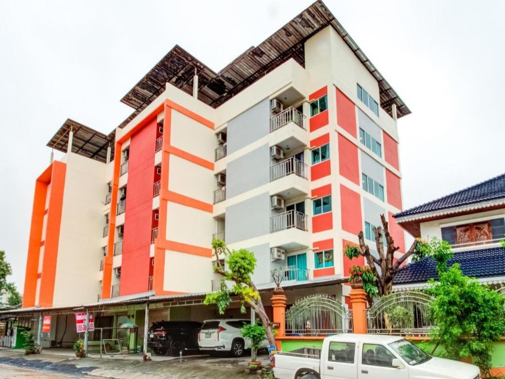 Oyo 75337 Ponpaipan1 Hotell Bangsaen Exteriör bild